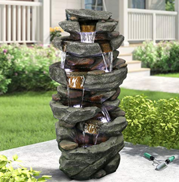 Air mancur batu dengan tata letak yang harmonis